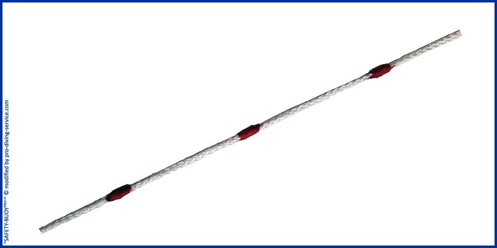 Hauptsächlich wird die Signal-Boje während des Sicherheits- oder Deko-Stopps eingesetzt, um die Position des Tauchers anzuzeigen, damit die Crew vom Tauchschiff, Boot eine einfache Orientierung hat um die Personen aufzufinden und wieder aufzunehmen, sowie anderen Wasserfahrzeugen eine Warnung darstellt